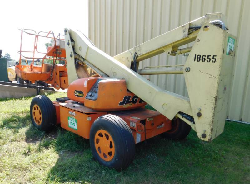 lot 10 image: 1994 JLG 35E Man Lift