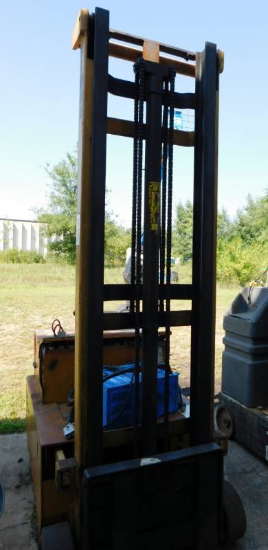 lot 16 image: Big Joe PDCM85-154 Forklift