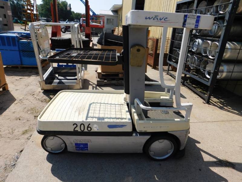 lot 21 image: Crown Wave 50-84 Man Lift