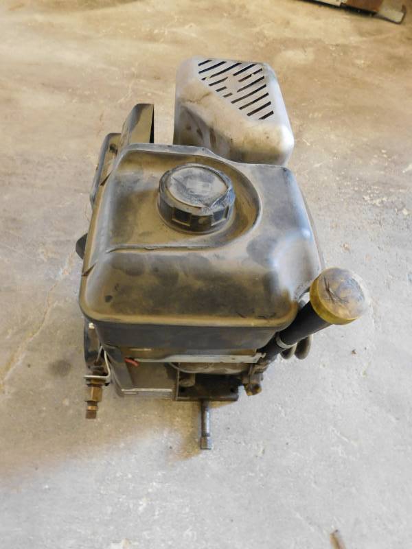 lot 27 image: Briggs Intek 190 Gas Engine