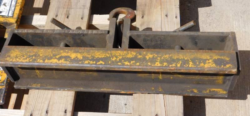 lot 34 image: Forklift Lift Hook with Swivel