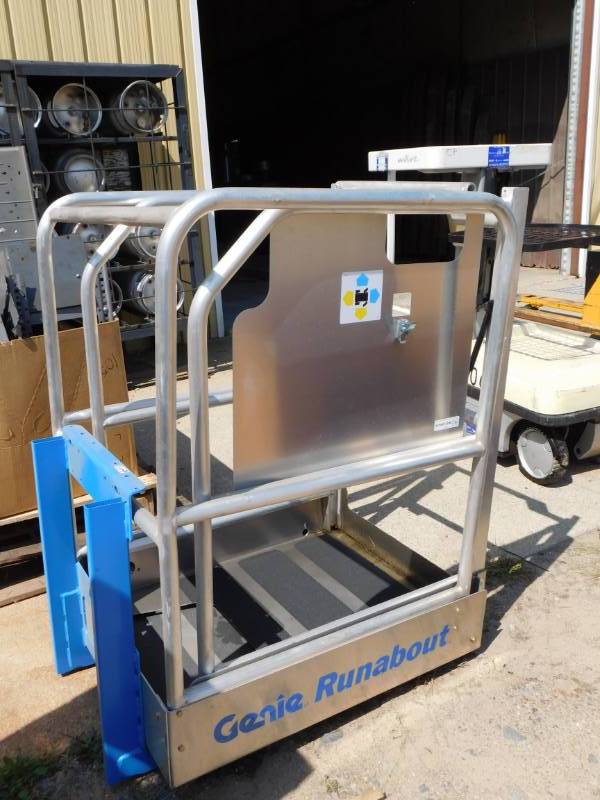 lot 38 image: Aluminum Work Platform Basket - 30 x 22