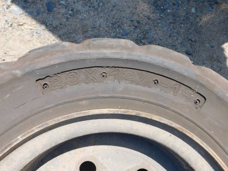 lot 43 image: Forklift Tires on Rims - 28 x 12.5 x 15