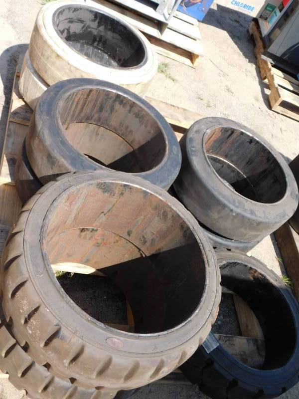 lot 44 image: Misc. Pallet of Tires