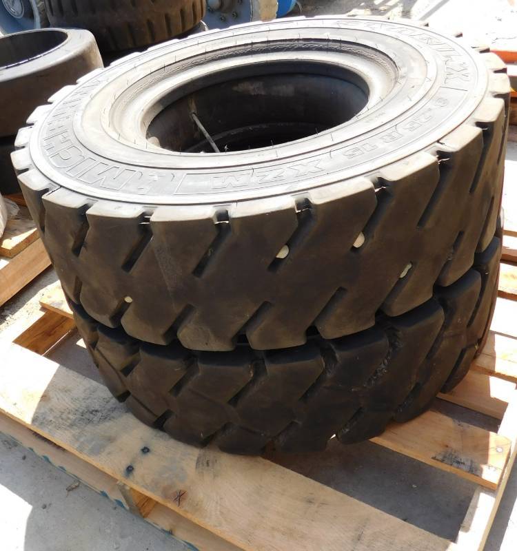lot 45 image: Michelin Tires with Tubes