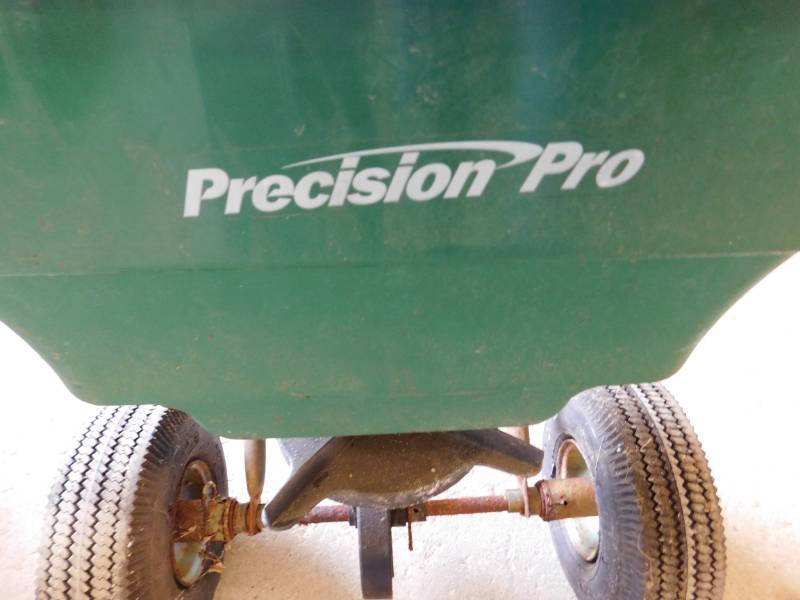 lot 55 image: Fertilizer  Spreader