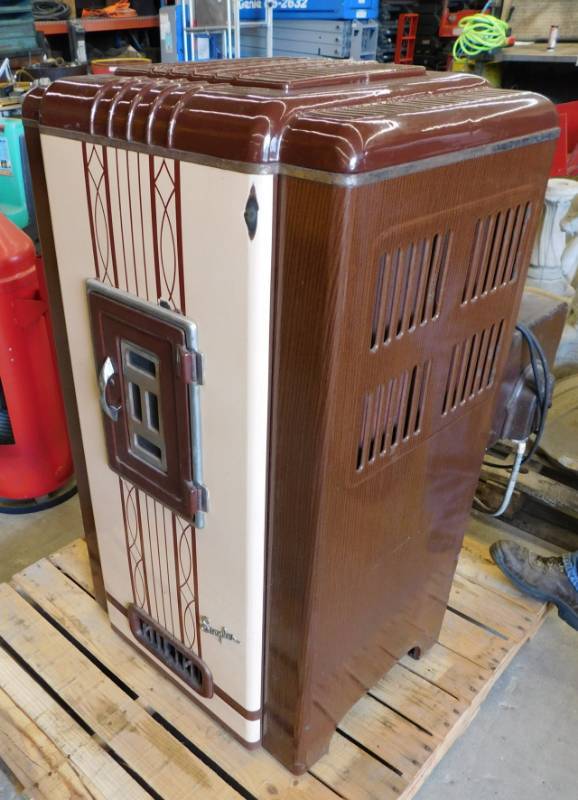 lot 58 image: Antique Siegler Fuel Oil Burning Stove