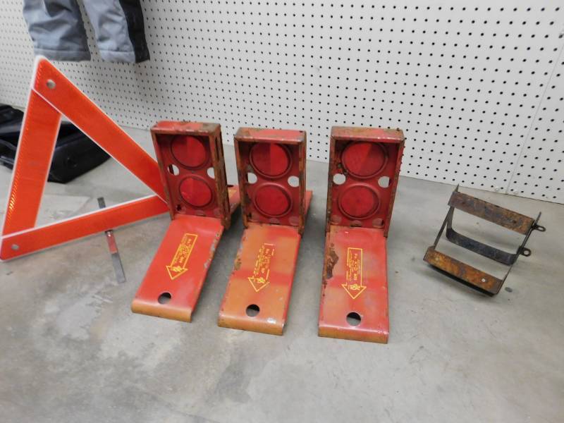 lot 78 image: Road Hazard Reflectors