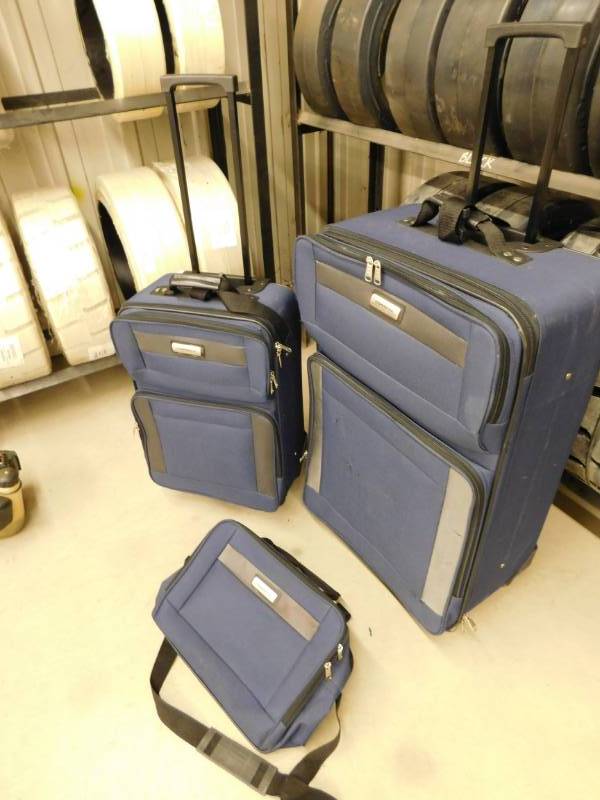 lot 80 image: Three Piece Blue Sonoma Luggage Set