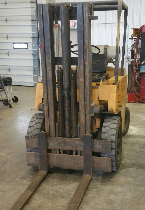 lot 13 image: 1981 Allis-Chalmers ACP50LPS Forklift