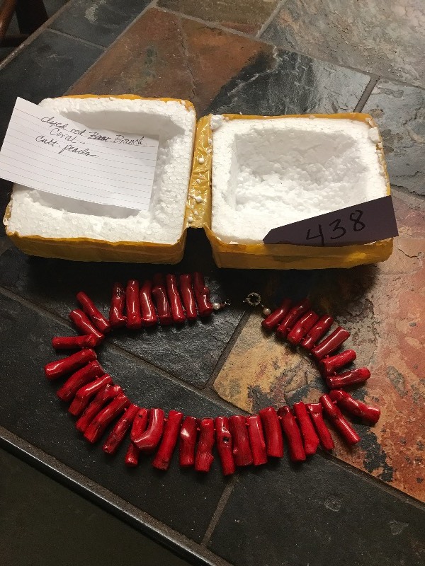 lot 438 image: BRANCH CORAL & PEARL NECKLACE