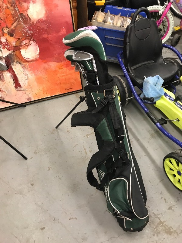 lot 442 image: MAC GREGOR JUNIOR GOLF CLUBS WITH BAG