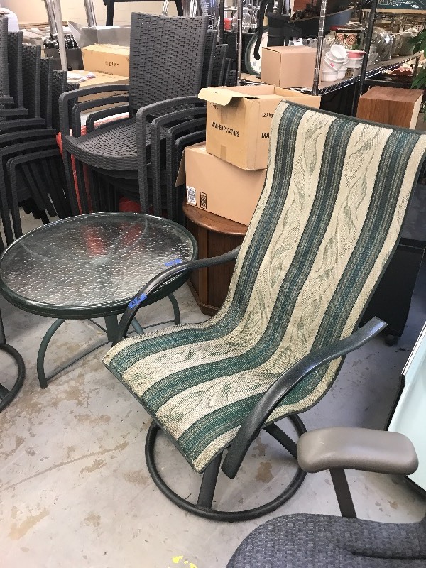 lot 457 image: PATIO LOUNGING CHAIRS & TABLE