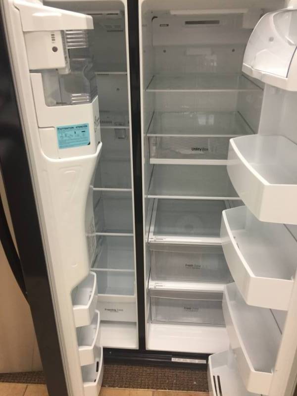 New Scratchdent LG- 22 cu. ft. Side by Side Refrigerator in Smooth Black--Model# LSXS22423B