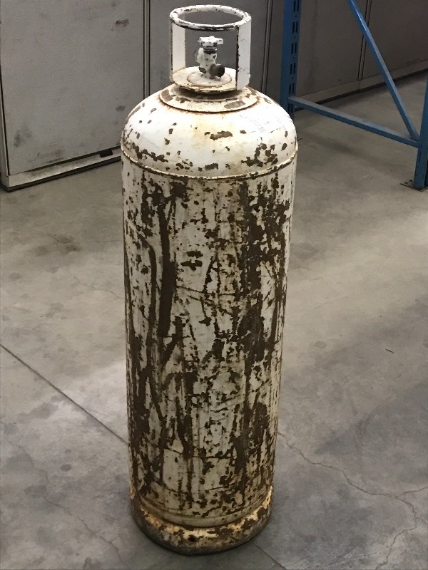lot 11 image: 100# LP Tank---Feels Full ...