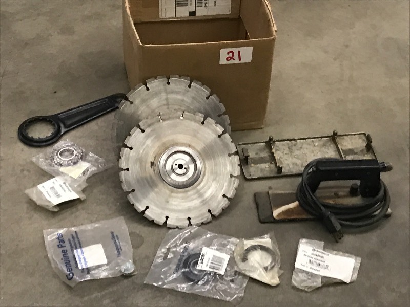 lot 21 image: Lot Of Assorted Saw Blades & (1) Cr...