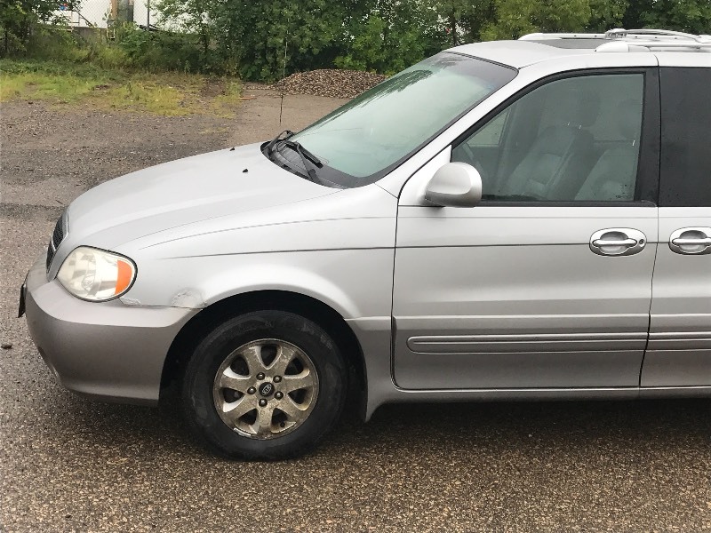 lot 1A image: 2005 Kia Sedona