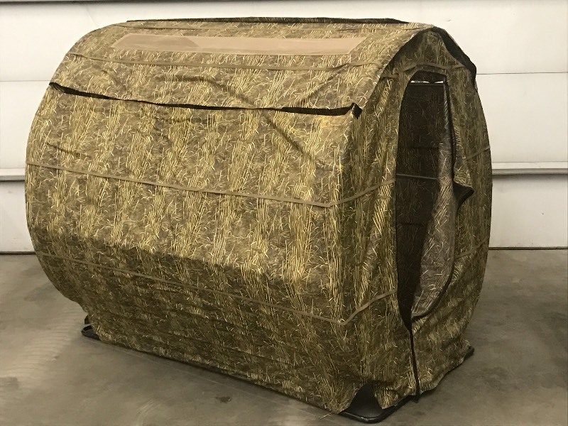 lot 34 image: Hay-Bale Field Hunting Blind, ...