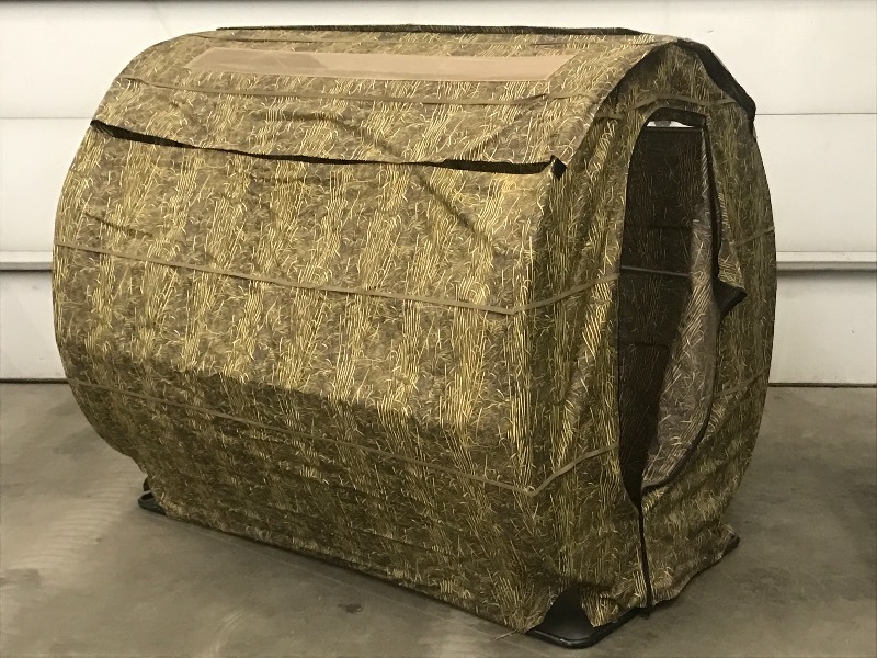 lot 35 image: Hay-Bale Field Hunting Blind, ...