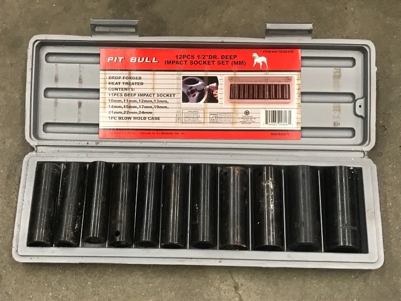 lot 42 image: Pit-Bull 12-Piece 12 Deep Socket ...