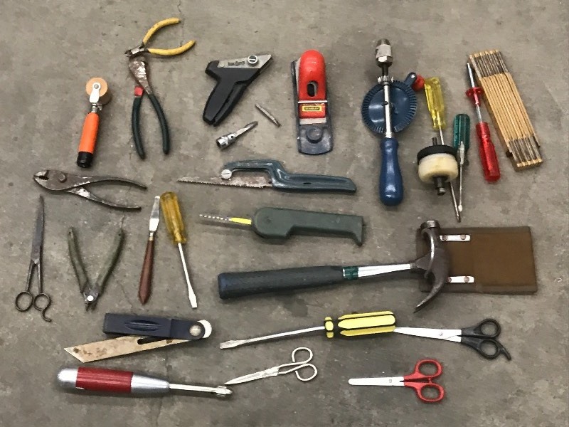 lot 57 image: Box Of Assorted Hand Tools & Shop S...