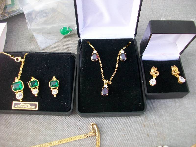 Pins & Jewelry
