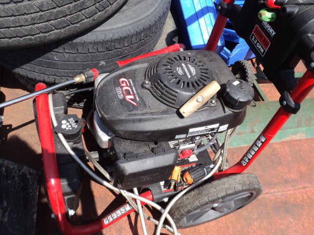 lot 3 image: Husky 2600 PSI Honda motor pressure...
