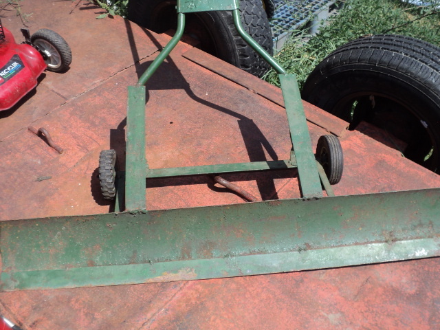 lot 4 image: Remington Rocket snow shovel...