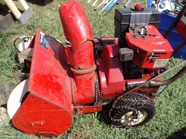 lot 13 image: Yard-Man 5hp Snowbird snowblower wi...