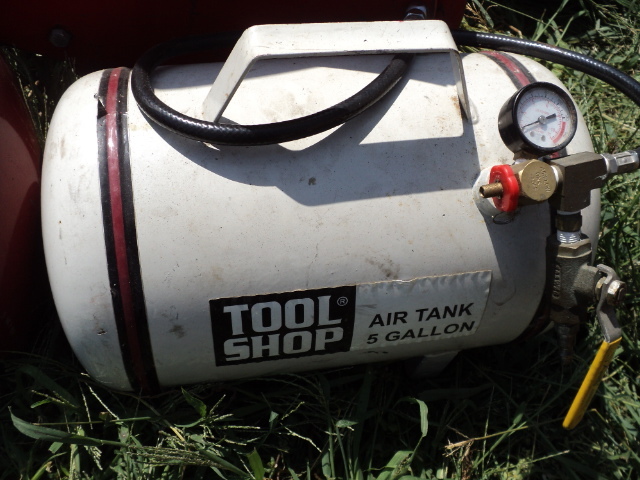 lot 15 image: Tool Shop air tank 5 gallons...