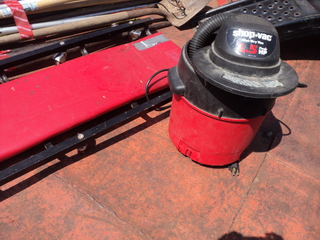 lot 18 image: Creeper and Wet-Dry vac...