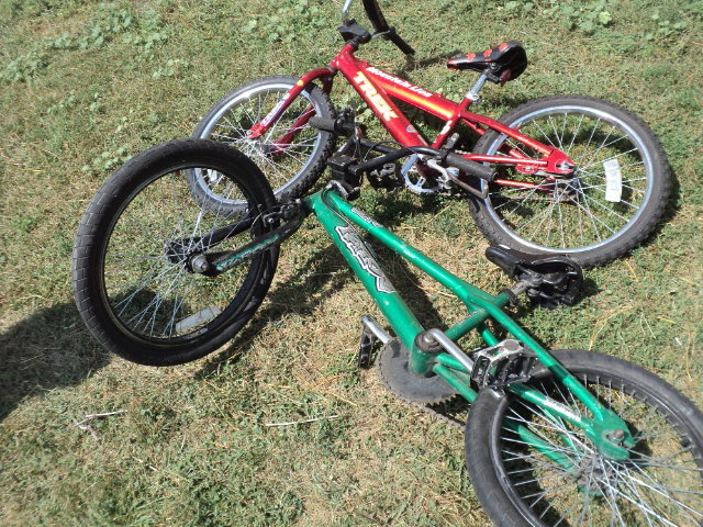 lot 26 image: Mountain Lion Trek bike...