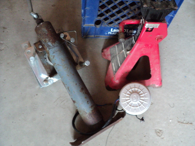 lot 80 image: jacks and motor...