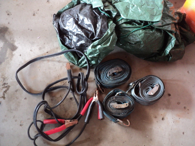 lot 89 image: 3 heavy duty ratchet straps, jumper...