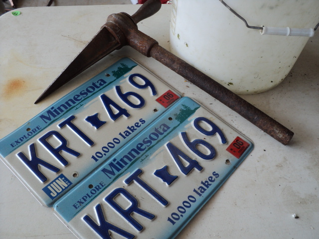 lot 94 image: vintage heavy tool, 2 license plate...
