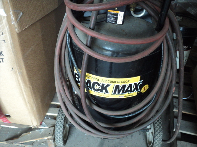 lot 111 image: Black Max direct drive air compress...