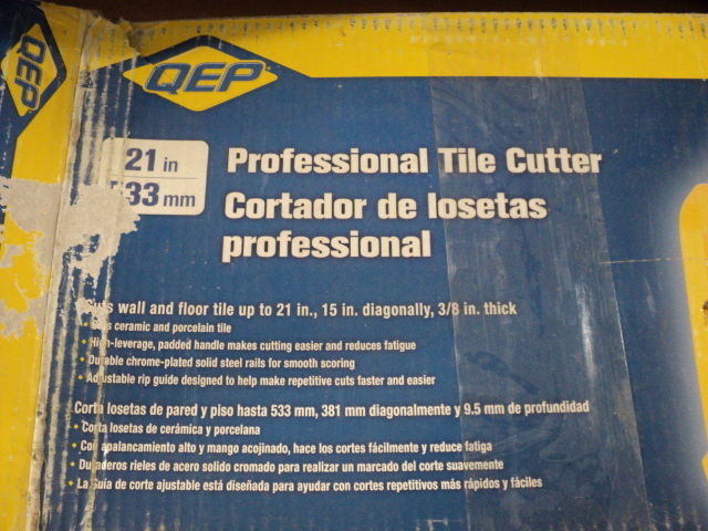 lot 117 image: Professional tile cutter and knee k...