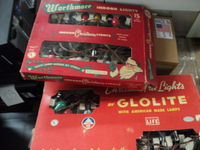 lot 121 image: 2 boxes of vintage Christmas lights...