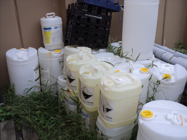 lot 134 image: large lot of plastic small containe...