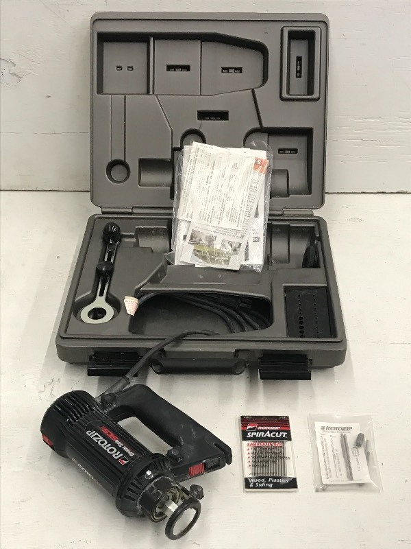lot 29 image: RotoZip Spiral Saw Set