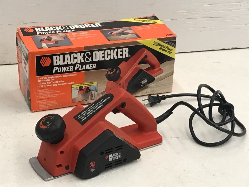 lot 32 image: Black & Decker Power Planer