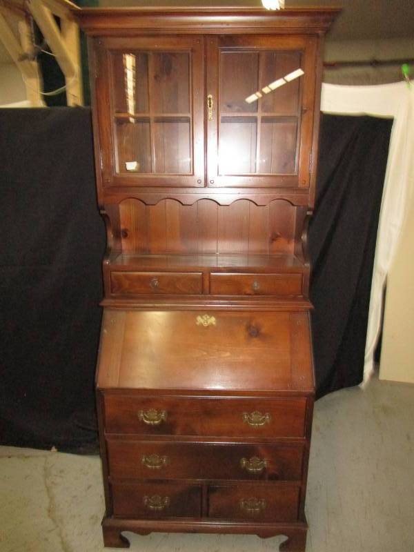 lot 25 image: Dark Wood Secretary Hutch with Key for Shelve Door