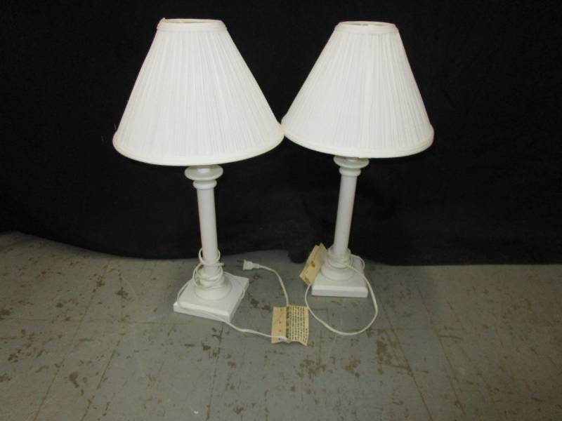 lot 29 image: 2 white lamps with white shade desk top