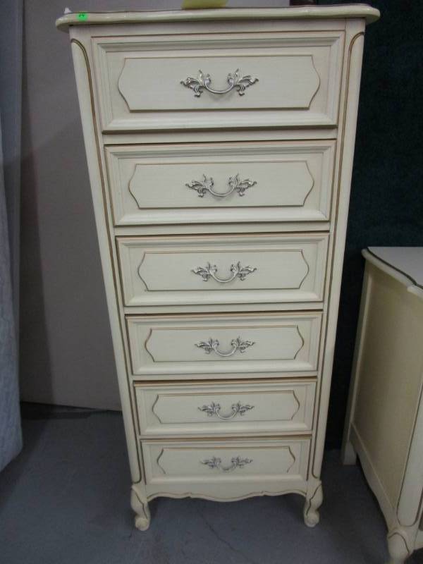 lot 34 image: Ivory and Gold 6 drawer Lingerie Chest 24 x 19 x 54