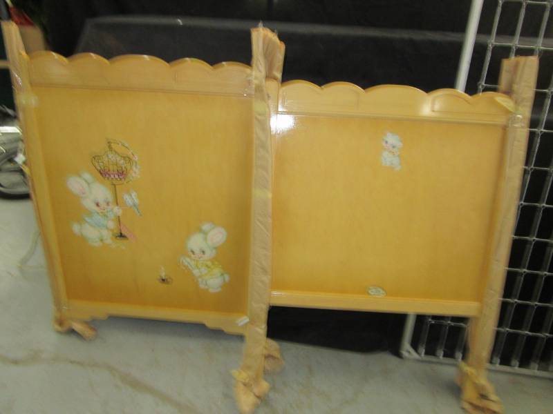 lot 42 image: Decorative pieces