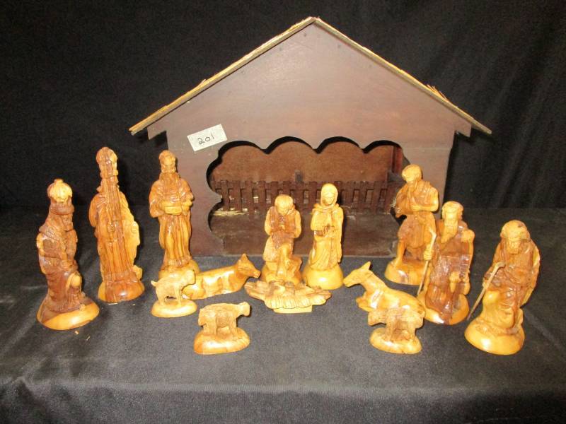 lot 44 image: 15 Piece handcaqrved Nativity Set