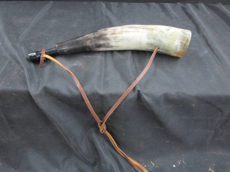 lot 68 image: Horn made out of bull horn