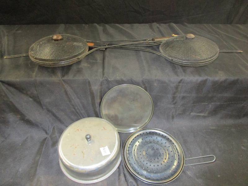 lot 71 image: Camping popcorn poppers