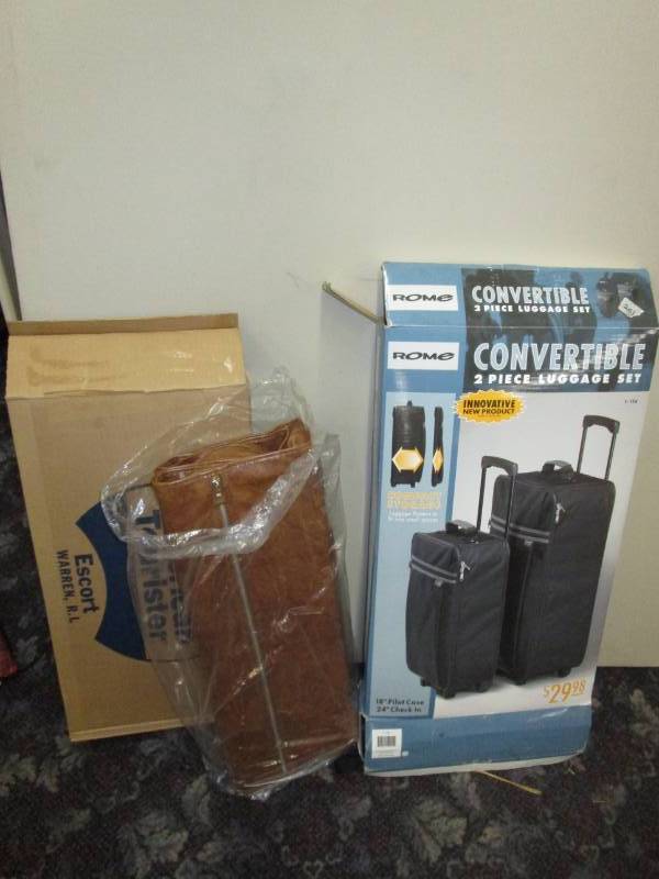 lot 94 image: Convertible 2 piece luggage set and American Tourister garment bag
