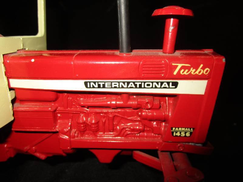lot 102 image: Large Turbo International 1456 Tractor hoot is metal too, Diecast 2294 Tractor with Front wheel drive 1.32 scale still in box and two toy tractors still in box